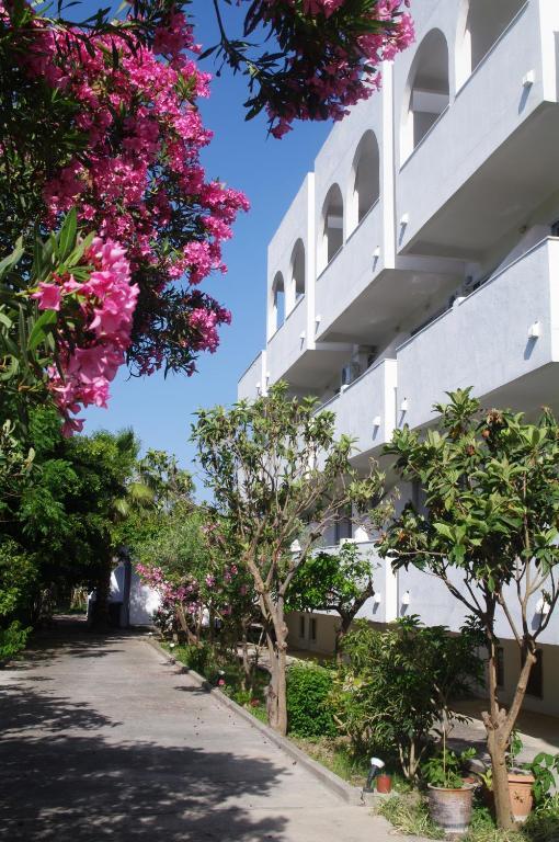 Laura Hotel Лампі Екстер'єр фото