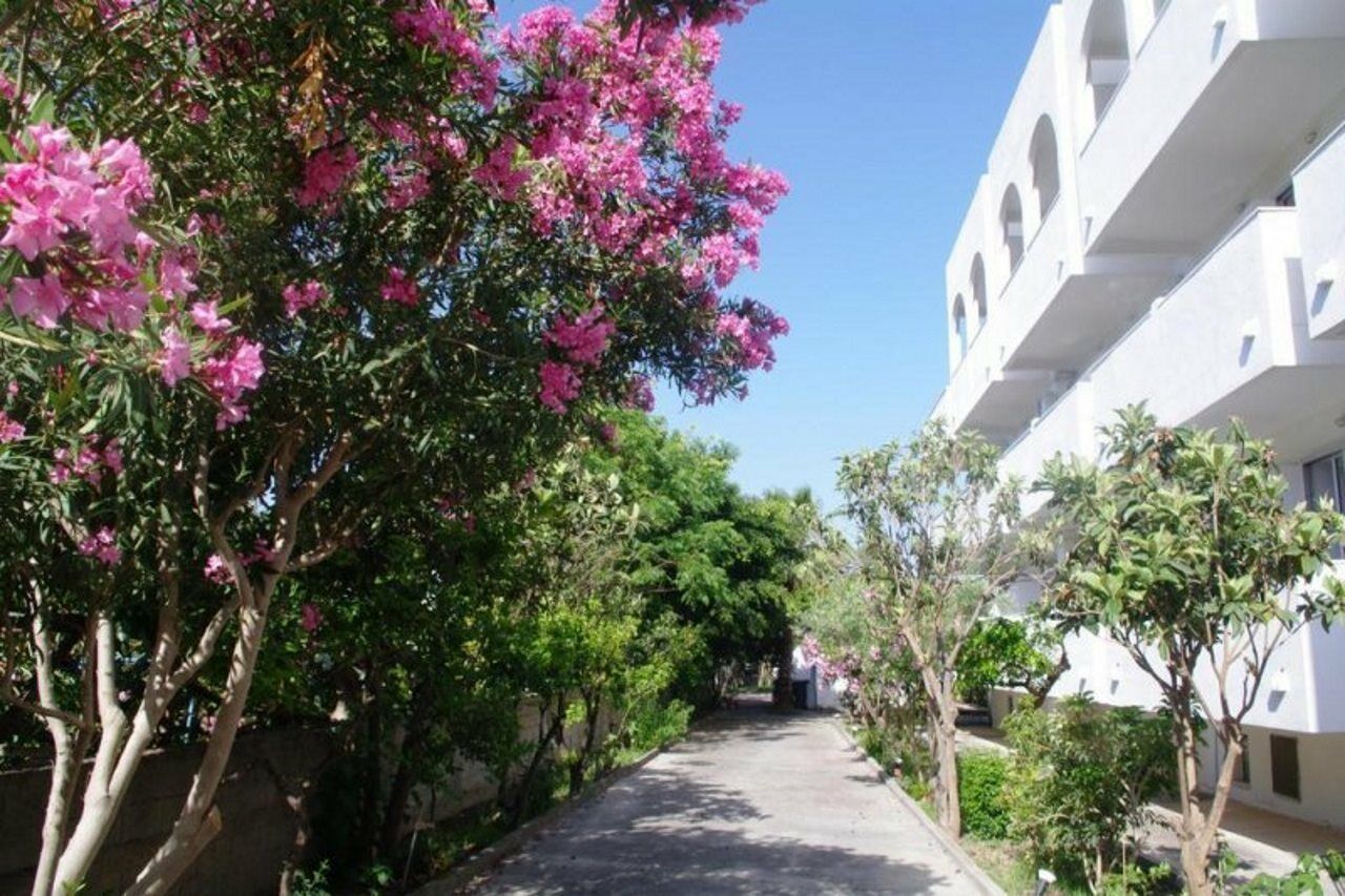 Laura Hotel Лампі Екстер'єр фото